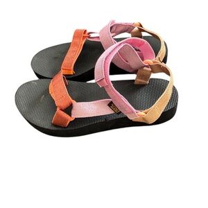 Teva Midform Universal Elevated Sole Metallic Strappy Sandal In Pink Size 9